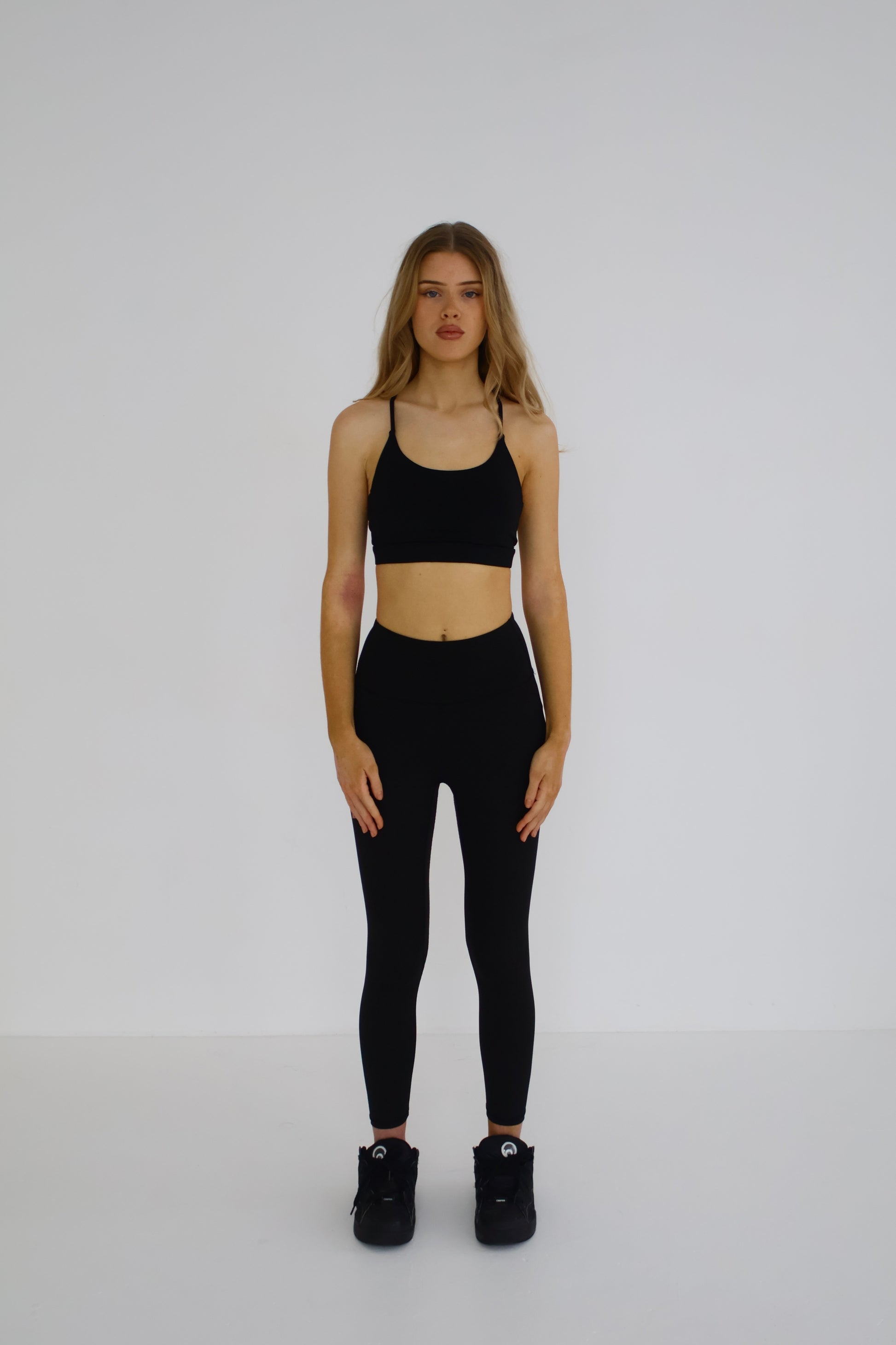 EVERYDAY SEAMLESS LEGGINGS DEEP BLACK - Fern Fitness